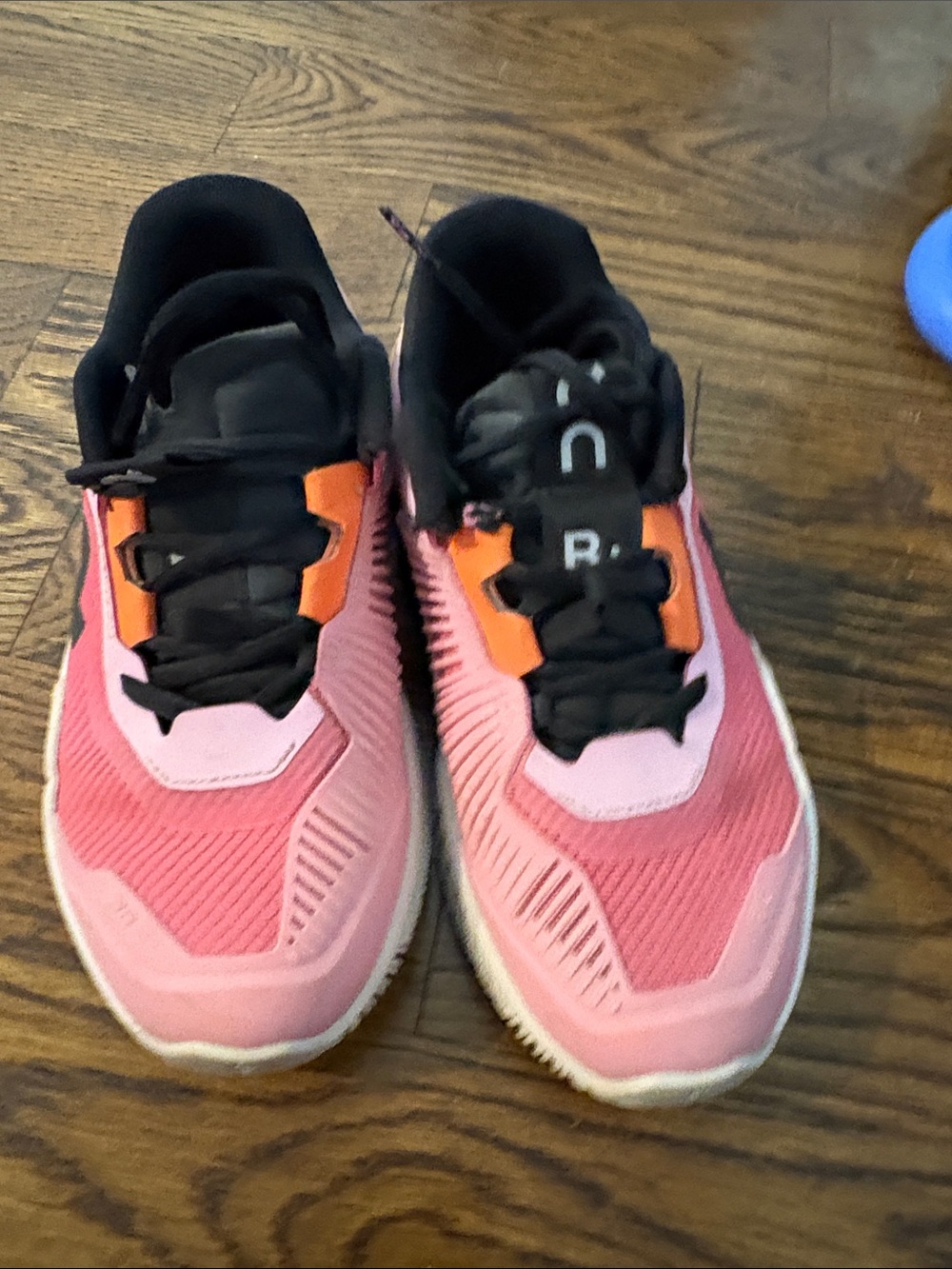 On Running Roger Pro Fire tennis shoes